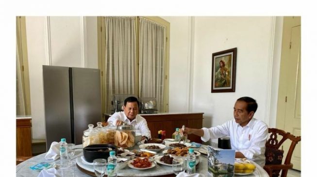 Kata PDIP soal Prabowo Pamer Makan Siang Bareng Jokowi