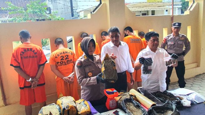 Polisi Amankan 16 Kg Lebih Ganja Siap Edar Jaringan Jogja-Medan, Sasaran Mahasiswa hingga Karyawan