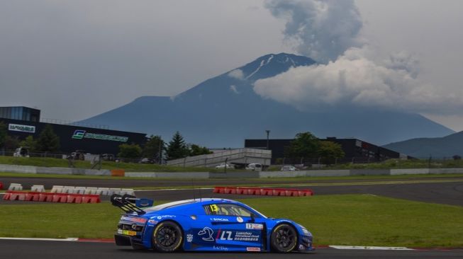 Sirkuit Fuji Speedway yang terletak di Oyama, kaki Gunung Fuji, Shizuoka, Jepang, menggelar Fanatec GT World Challenge Asia bersama AWS [Audi Sport Asia].