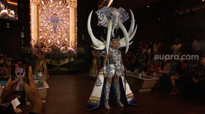 Keren! Yasinta Aurellia Pamer Kostum Pahlawan Penyelamat Gajah untuk Ajang Miss Supranational 2023