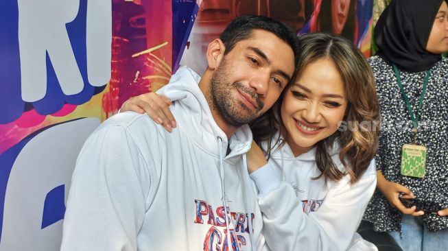 Pasutri Gaje Jadi Film Reuni BCL dan Reza Rahadian Setelah 4 Tahun