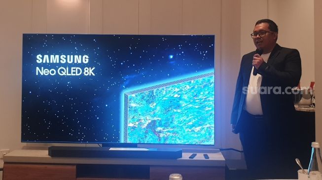 Ubay Bayanudin, Head of Product – AV Business, Samsung Electronics Indonesia Neo QLED 8K. [Suara.com/Dythia Novianty]