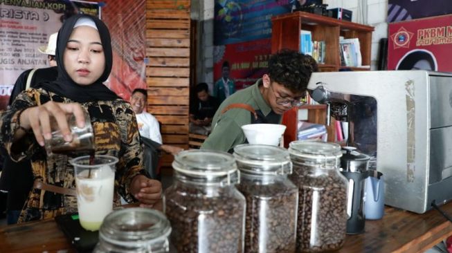 Kembangkan Minat Wirausaha Lewat Pelatihan Penyajian Kopi