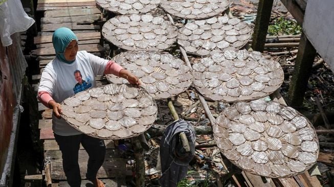 Dukung Ekonomi Lokal, Nelayan di Palembang Gelar Pelatihan Membuat Kelempang