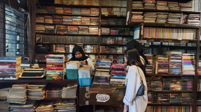 Taman Bacaan Hendra, Surga bagi Pencinta Buku di Bandung