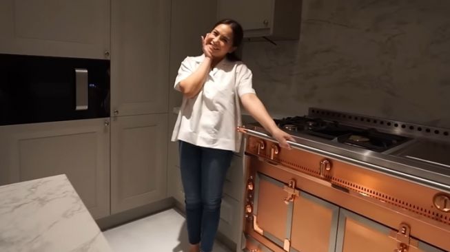 8 Potret Dapur Baru Nagita Slavina, Harga Kompornya Seharga Rumah Baru di Pondok Indah