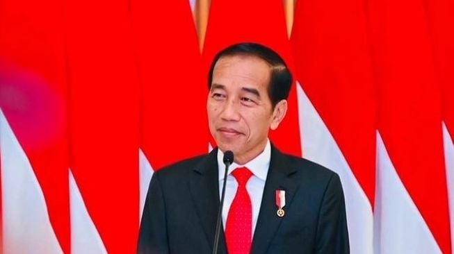 Jokowi Angkat Bicara Soal Ganjar Telepon Heru Budi Adukan Keluhan Pedagang di Pasar Anyar Bahari