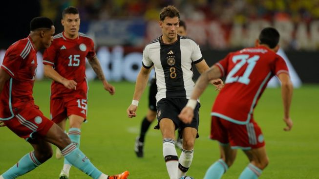 Gelandang timnas Jerman Leon Goretzka (kedua kanan) mengontrol bola selama pertandingan persahabatan internasional FIFA Machday antara Brasil vs Senegal di stadion Jose Alvalade di Lisbon pada 20 Juni 2023.Aneh ANDERSEN / AFP.