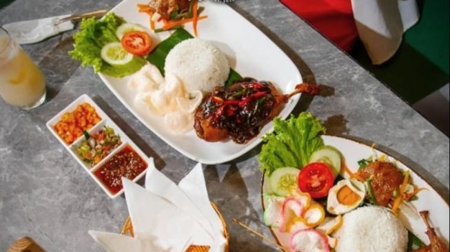 Daftar Restoran Bebek Bintang 5, Bisa Jadi Rekomendasi Makan Akhir ...