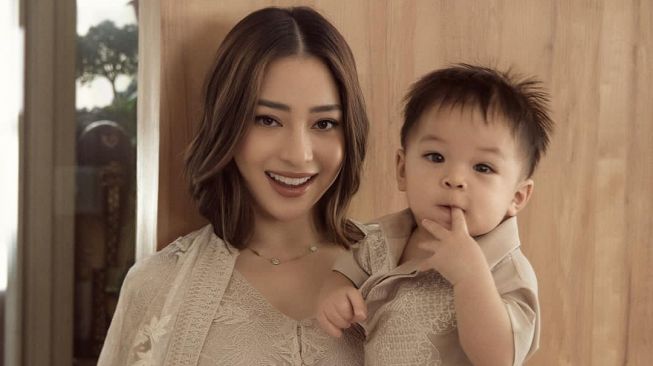 Baby Issa Alami GTM Gara-Gara Sariawan, Nikita Willy Curhat Jadi Belajar Hal Baru Tentang Ini