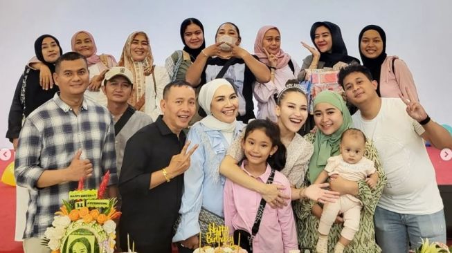  Potret ulang tahun Ayu Ting Ting ke-31 (Instagram/@ayutingting92)