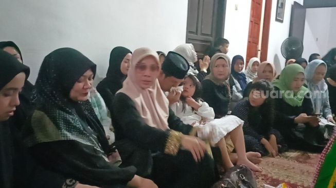 Tangis Ibnu Jamil di Samping Jenazah Sang Ayah Pecah, Sikap Ririn Ekawati Disorot