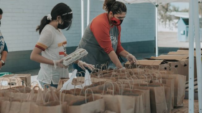 4 Manfaat Mengikuti Kegiatan Volunteer bagi Kesehatan Mental, Bikin Bahagia