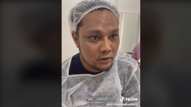 Virgoun tanam benang hidung. (TikTok/ @klinikdermaprojakarta)