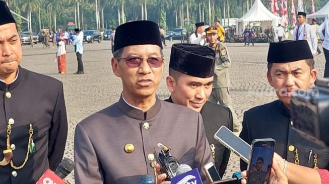 Penjabat Gubernur DKI Jakarta Heru Budi Hartono usai menjadi Inspektur upacara peringatan Hari Ulang Tahun (HUT) ke-496 Jakarta yang jatuh pada hari ini, Kamis (22/6/2023). (Suara.com/Fakhri)