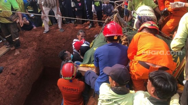 Kerahkan Katrol saat Makamkan Jenazah M Fajri, Damkar: Biasanya Dipakai Rescue Orang Kecebur Sumur