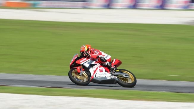 Rheza Danica Ahrens saat ini berada di posisi paling atas klasemen  dengan selisih 50 poin lebih tinggi dari rider di posisi keenam [PT AHM].