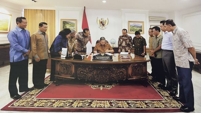 Salah satu foto kebersamaan SBY dengan Moeldoko yang dipajang di Museum SBY. (Twitter @/jansen_jsp)