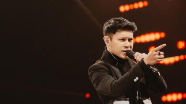 Profil Rony Parulian, Top 3 Indonesian Idol XII yang Dijuluki 'Rocker Masa Kini'