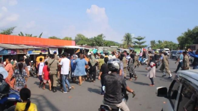 Cegah Bentrok Satpol PP dengan PKL, DPRD Desak Wali Kota Lahirkan Perda: Hukum Rimba Berlaku di Pantai Padang