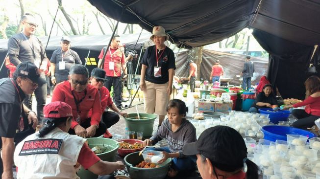 Sebelum Hadiri Peringatan Puncak BBK, Sekjen PDIP Sarapan Bareng Wartawan di Dapur Umum Baguna