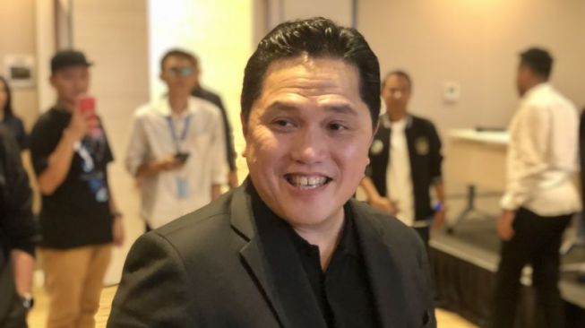 Ketum PSSI Erick Thohir seusai menghadiri konferensi pers Piala Dunia U-17 2023 Indonesia di Menara Danareksa, Sabtu (24/6/23). (ANTARA/Zaro Ezza Syachniar)