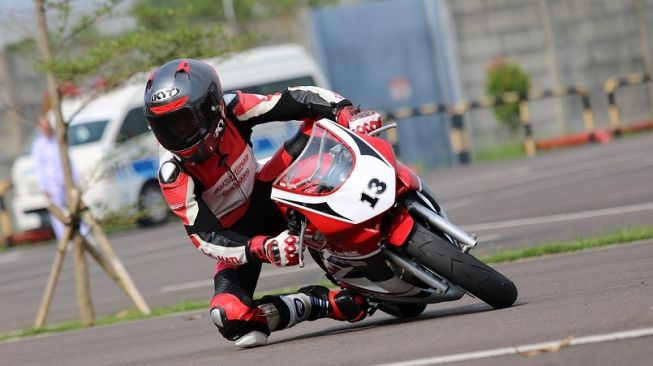 Pelatihan Astra Honda Racing School atau AHRS 2023 dibungkus dalam kegiatan camp selama empat hari (20-23/6/2023) memanfaatkan fasilitas AHM Safety Riding Park, Deltamas, Bekasi [PT AHM].