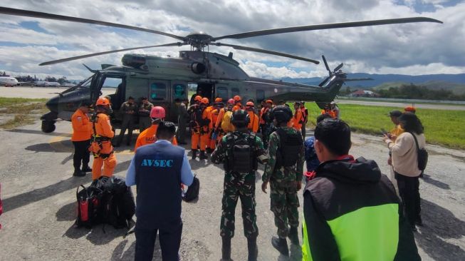 Proses Evakuasi Korban Pesawat Sam Air Ditunda karena Cuaca Buruk