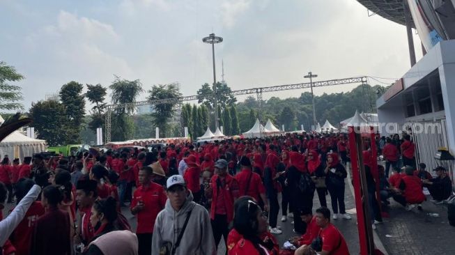 Meriahkan Puncak Bulan Bung Karno, Kader Banteng Mulai Menyemut 'Merahkan' GBK