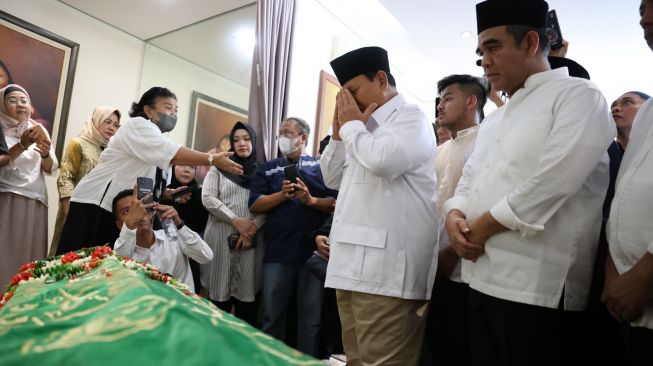 Sebelum Dimakamkan, Prabowo Melayat ke Rumah Duka Mendiang Desmond