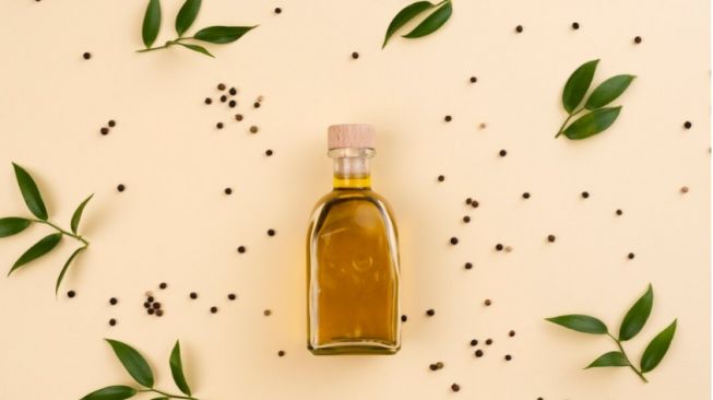 5 Manfaat Tea Tree Oil untuk Kesehatan Kulit, Ampuh Atasi Jerawat!