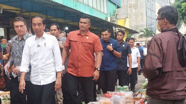 Jokowi Sebut Harga Ayam Terlalu Tinggi, Mendag Zulhas Justru Klaim Sebaliknya