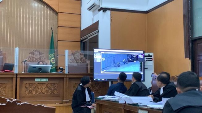 Rekaman CCTV Detik-detik David Ozora Dianiaya Ditampilkan di Sidang Mario Dandy