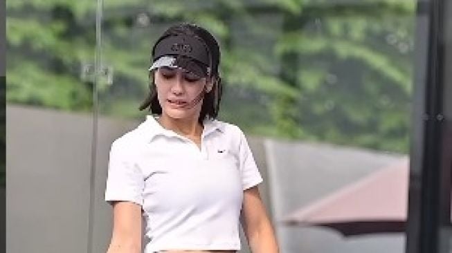 Potret Cantik Pevita Pearce saat Bermain Tenis (Instagram/@pevpearce)