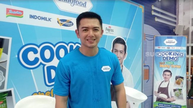 Nicky Tirta Ikut 'Jaga' Warmindo di Stan Indofood Jakarta Fair 2023