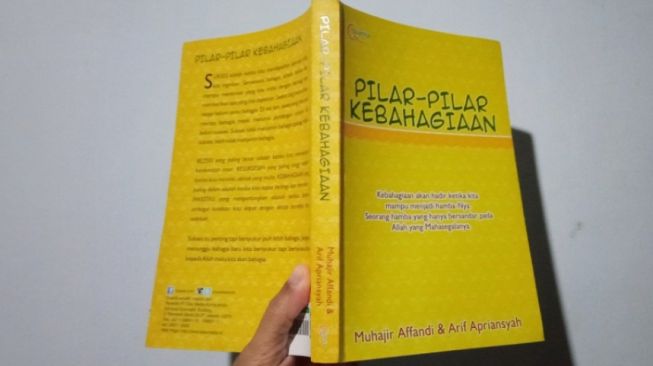 Menjadi Pribadi yang Lebih Baik dalam Buku 'Pilar-Pilar Kebahagiaan'