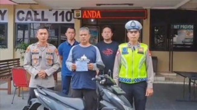 Ngaku Polisi saat Ditegur Naik Motor Sambil Merokok, Dedi Kicep dan Minta Maaf Usai Diciduk Polsek Jagakarsa