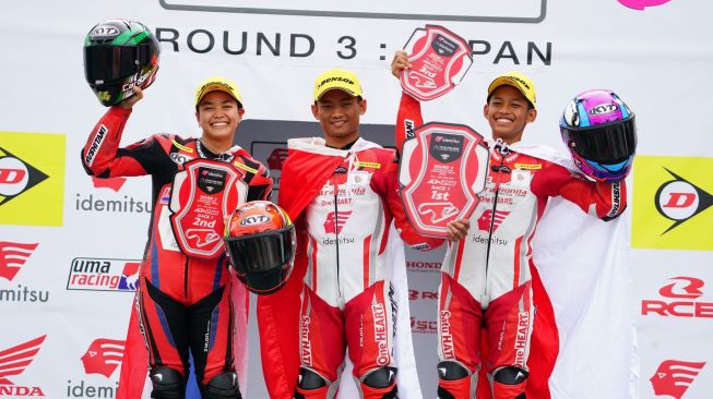 Podium di Race 1 AP250 ARRC Jepang: Rheza Danica Ahrens tampil sangat impresif dan meraih podium satu, disusul Veda Ega Pratama di podium ketiga [PT AHM].