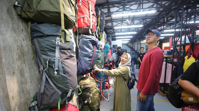 Berburu Diskon Perlengkapan Hiking di Jakarta Fair