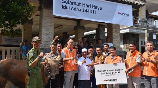 Berbagi Momentum Kebaikan Idul Adha, Hankook Tire Donasikan Dua Ton Lebih Hewan Kurban kepada Warga Sekitar Cikarang