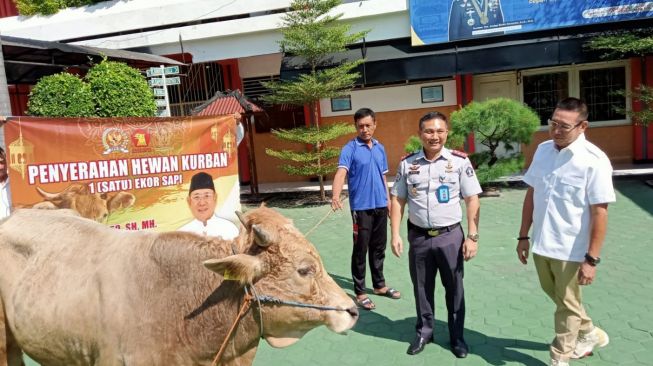 Idul Adha, Wihadi Wiyanto Serahkan Kurban ke Lapas Bojonegoro