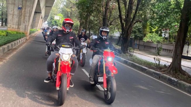 Konvoi bareng para peserta Honda Community MXGP Gathering 2023 menuju lokasi JFK 2023 [Wahana].