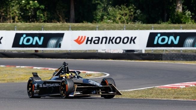 Portland International Raceway adalah salah satu dari sedikit sirkuit permanen dalam kalender Formula E, para pembalap dan tim menangani dan menjaga Hankook iON Race di working window yang sempurna [Hankook Tire].