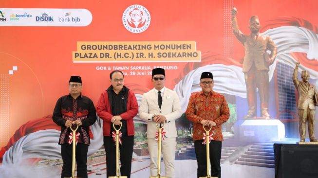 Hasto dan Kang Emil Groundbreaking Monumen Plaza Bung Karno di Bandung