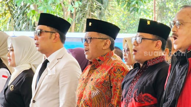 3 Pantun Hasto Puji-puji Ridwan Kamil di Groundbreaking Plaza Bung Karno: Bacawapres Ganjar Ternyata Ada di Sini