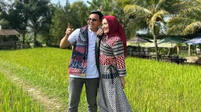 Potret Dine Mutiara sebagai ibu pejabat (Instagram/@dine.pearl)