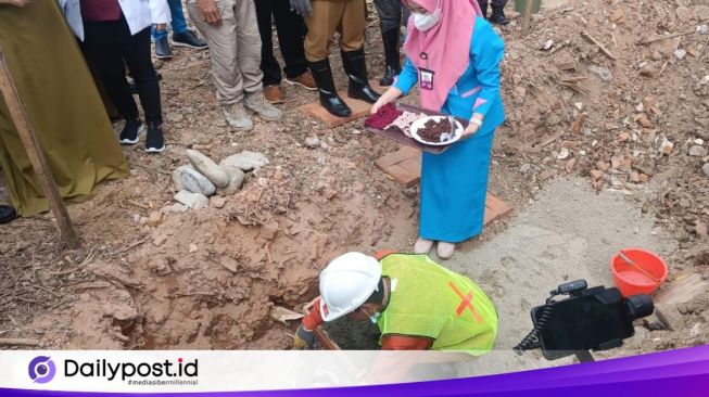 Bupati Nelson Letakkan Batu Pertama Pembangun Gedung Neuro Center