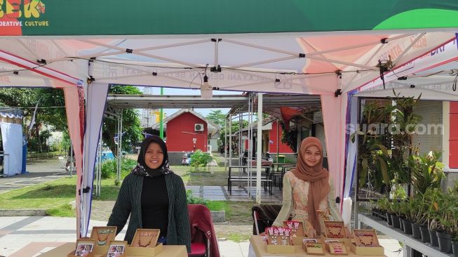 Tim dari Cinta Nusantara (Nisa-Kanan) menjadi salah satu peserta dalam event Sleman Creative Week [Suara.com/Hadi/Cinta Nusantara]