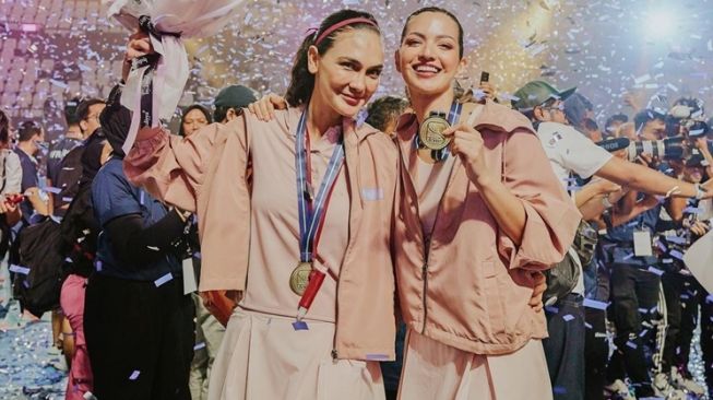 Sama-sama Tajir, Beda Hampers Lebaran Luna Maya dan Nia Ramadhani untuk Rekan Artis