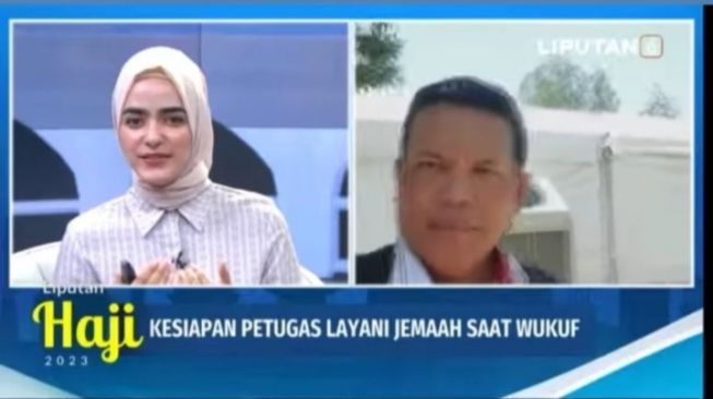 Penyiar Berita Salah Kasih Instruksi, Reporter Lakukan Hal Kocak Ini